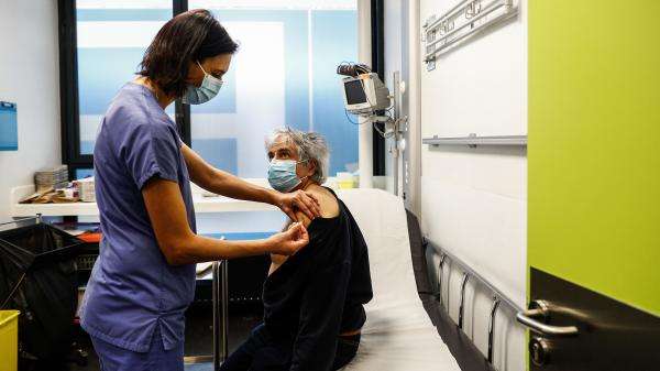 Vaccination contre le Covid-19 : après un lancement laborieux, le gouvernement annonce une accélération