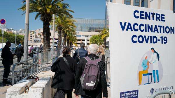 Covid-19 : Olivier Véran annonce la possibilité de décaler sa seconde dose de vaccin “dans le même centre” pendant les vacances d’été