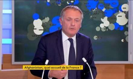 “Quand le président fait déclarations, il faut qu’il cesse de la communication”, estime Philippe Juvin, médecin et maire Les Républicains (LR) de La Garennes-Colombes