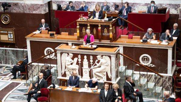 “Mon gouvernement partage avec vous bon nombre de priorités et de solutions”, assure Elisabeth Borne aux sénateurs et sénatrices