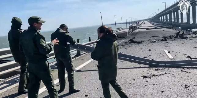 Guerre en Ukraine : La circulation reprend sur le pont de Crimée ; la Russie remplace le commandant de son offensive