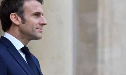 Réforme des retraites : le « dîner de famille » où Emmanuel Macron a tenu la ligne des 65 ans