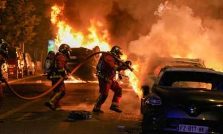 Adolescent tué par un policier à Nanterre : les violences s’étendent en France, l’entrée du domaine de la prison de Fresnes attaquée