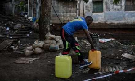 Crise de l’eau à Mayotte : le gouvernement promet des bouteilles gratuites pour apaiser les tensions