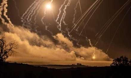 En direct, guerre Israël-Hamas : Israël renvoie à Gaza les travailleurs gazaouis bloqués sur son sol, et annonce couper « tous les liens » avec le territoire