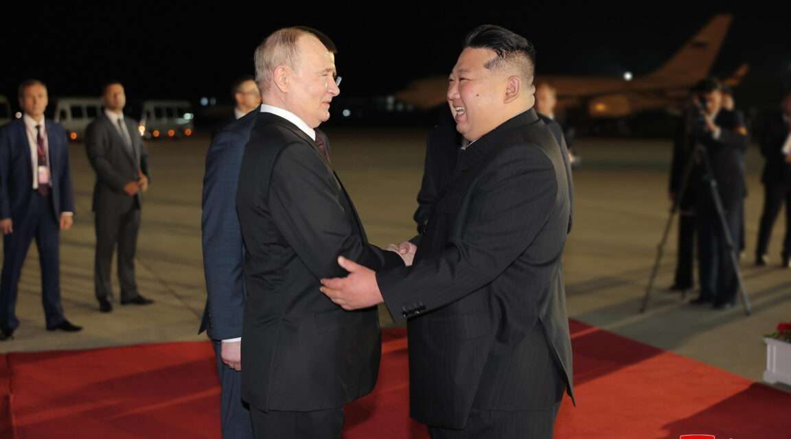 La Russie et la Corée du Nord concluent un pacte de défense mutuelle, suscitant les craintes occidentales d’une collaboration nucléaire
