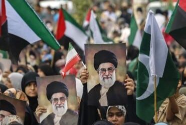 Célébrations et deuil en Iran : la mort de Khamenei révèle une fracture nationale profonde