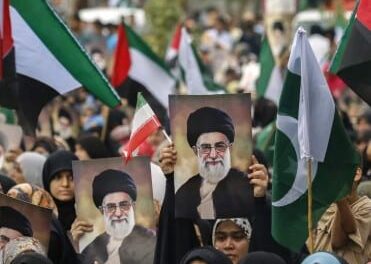 Célébrations et deuil en Iran : la mort de Khamenei révèle une fracture nationale profonde